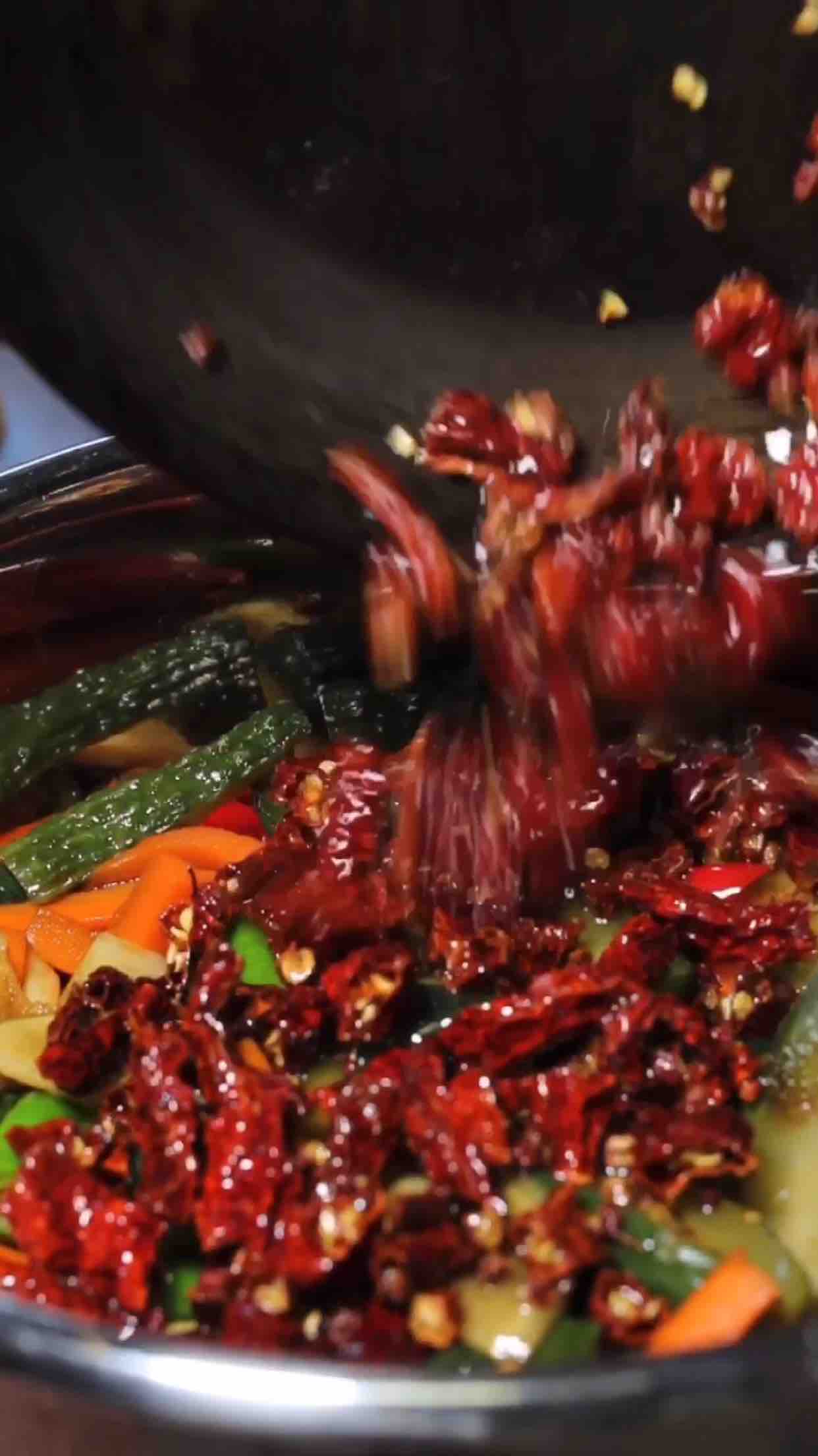 香辣黃瓜小菜的做法-香辣味腌菜譜-易網健康養生網 香辣黃瓜小菜的做法-香辣味腌菜譜