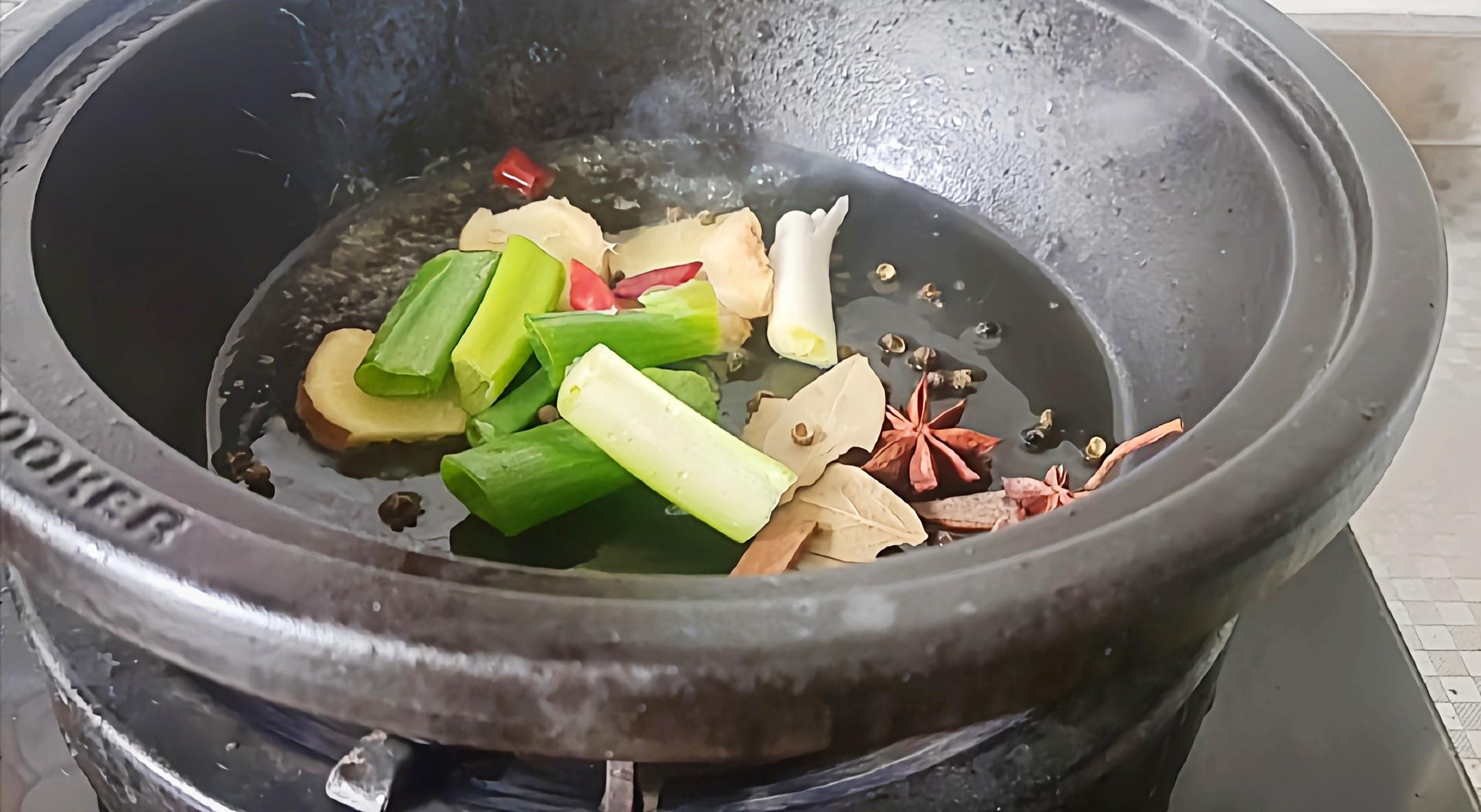 豬蹄這樣做,軟嫩香爛越啃越過(guò)癮…腐乳花生燉豬蹄的做法-咸鮮味燉菜譜-易網(wǎng)健康養(yǎng)生網(wǎng) 豬蹄這樣做,軟嫩香爛越啃越過(guò)癮…腐乳花生燉豬蹄的做法-咸鮮味燉菜譜