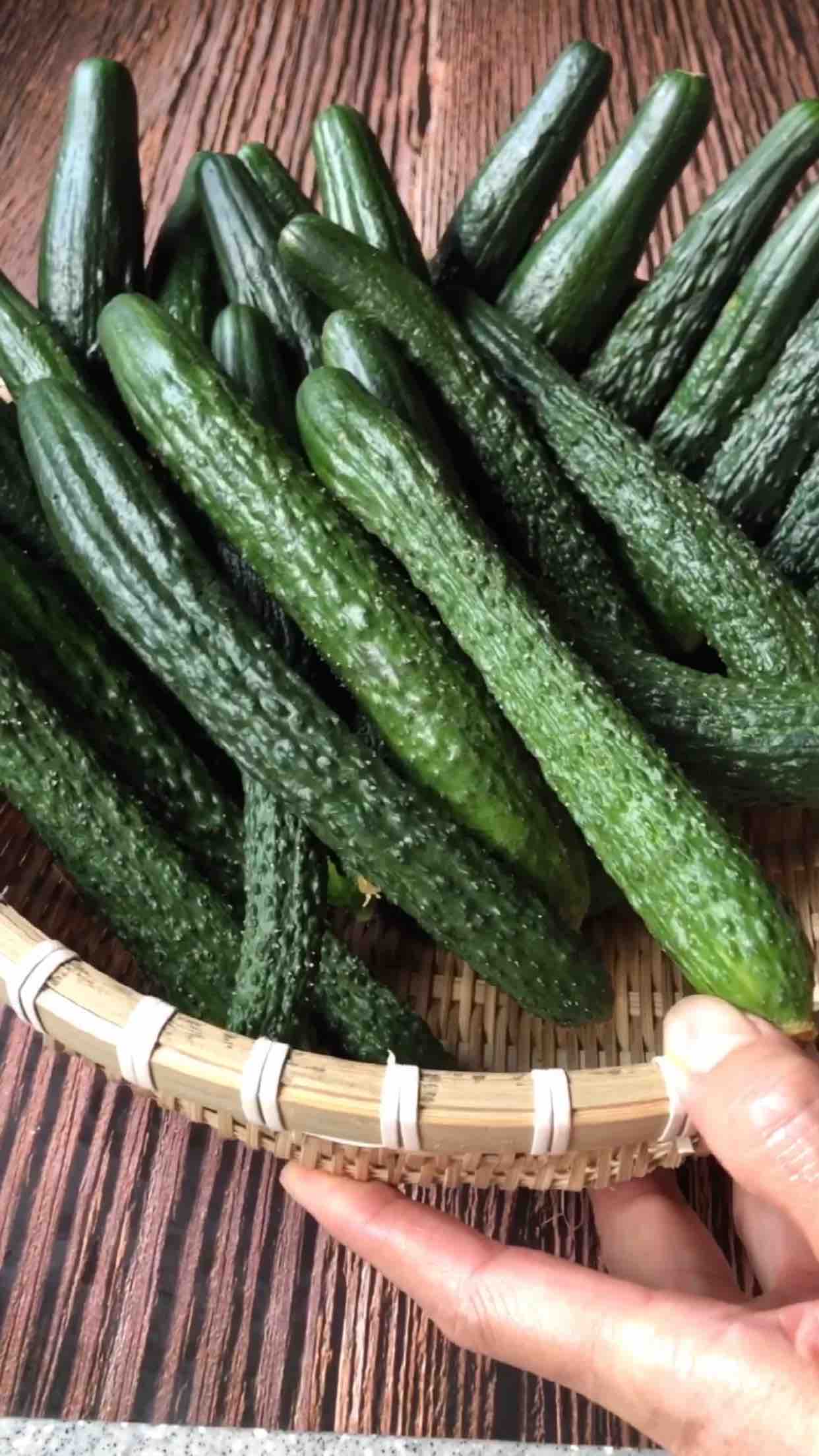 香辣黃瓜小菜的做法-香辣味腌菜譜-易網<a href=http://www.xllyou.com/ target=_blank class=infotextkey>健康養生</a>網 香辣黃瓜小菜的做法-香辣味腌菜譜