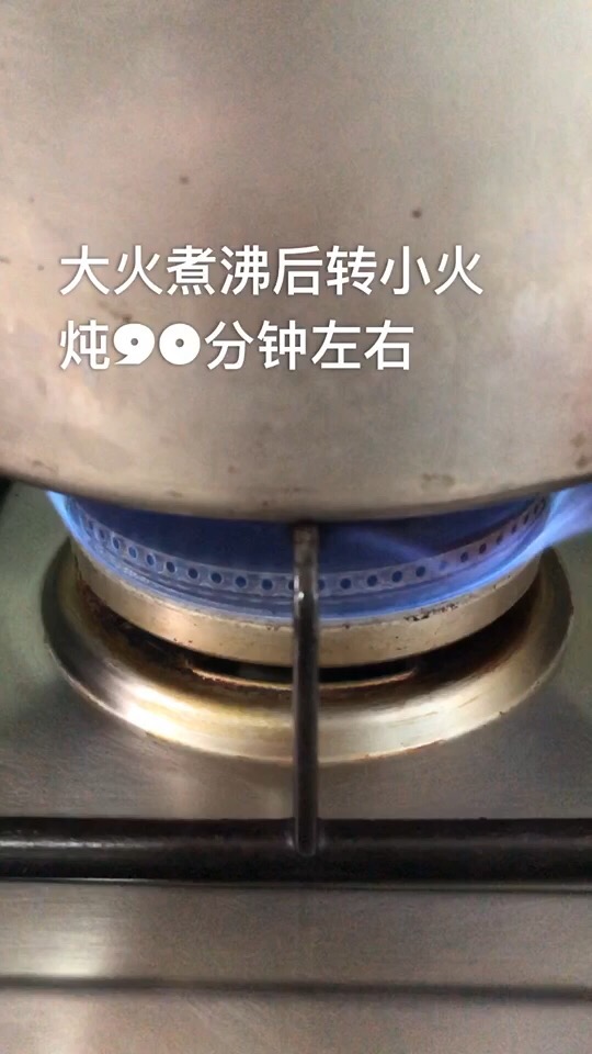 鮮甜美味的鴿子湯,這樣做滋補又養顏,冬天必備養生飲品!的做法-家常味燉菜譜-易網健康養生網 鮮甜美味的鴿子湯,這樣做滋補又養顏,冬天必備養生飲品!的做法-家常味燉菜譜