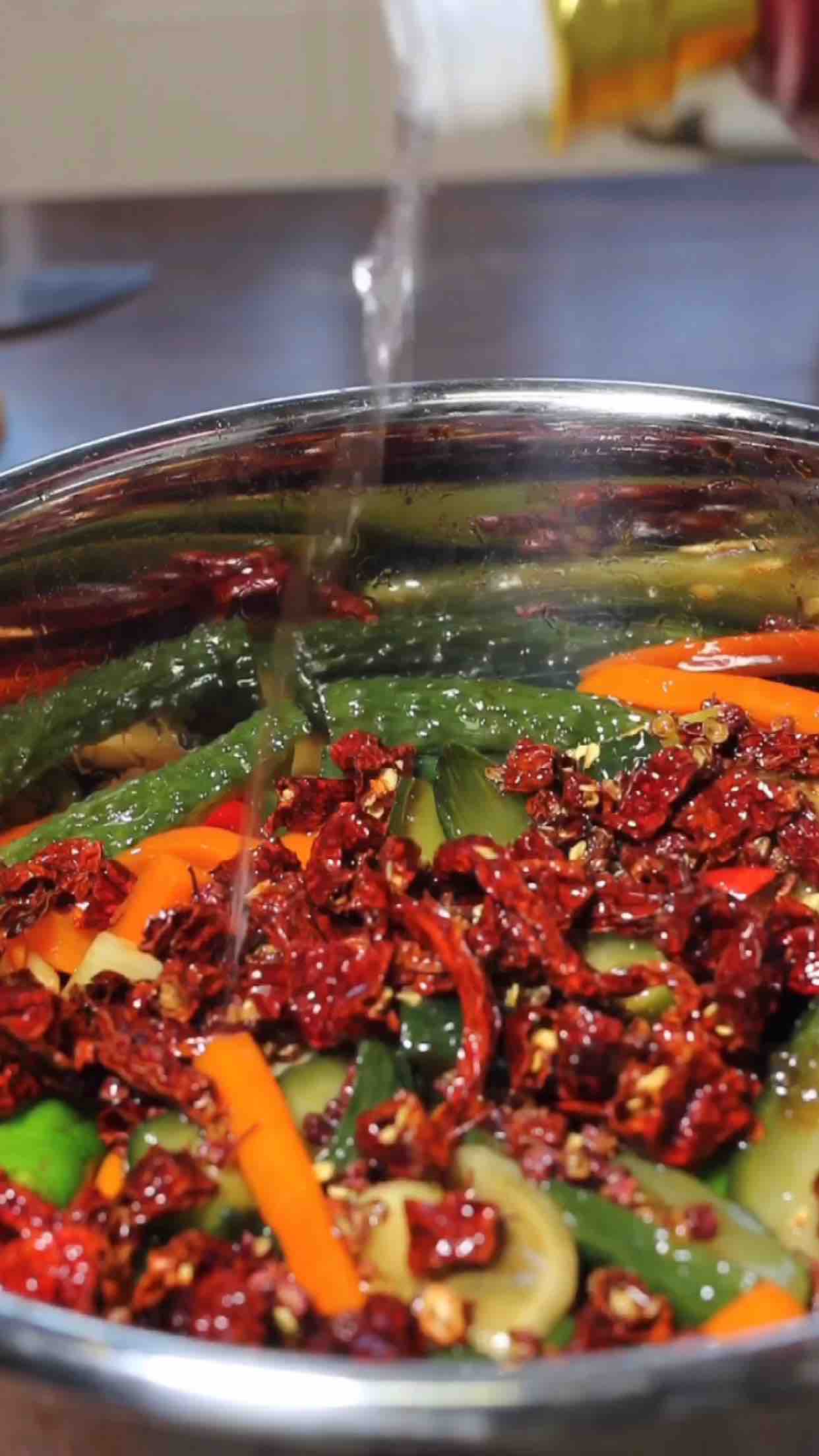 香辣黃瓜小菜的做法-香辣味腌菜譜-易網健康養生網 香辣黃瓜小菜的做法-香辣味腌菜譜