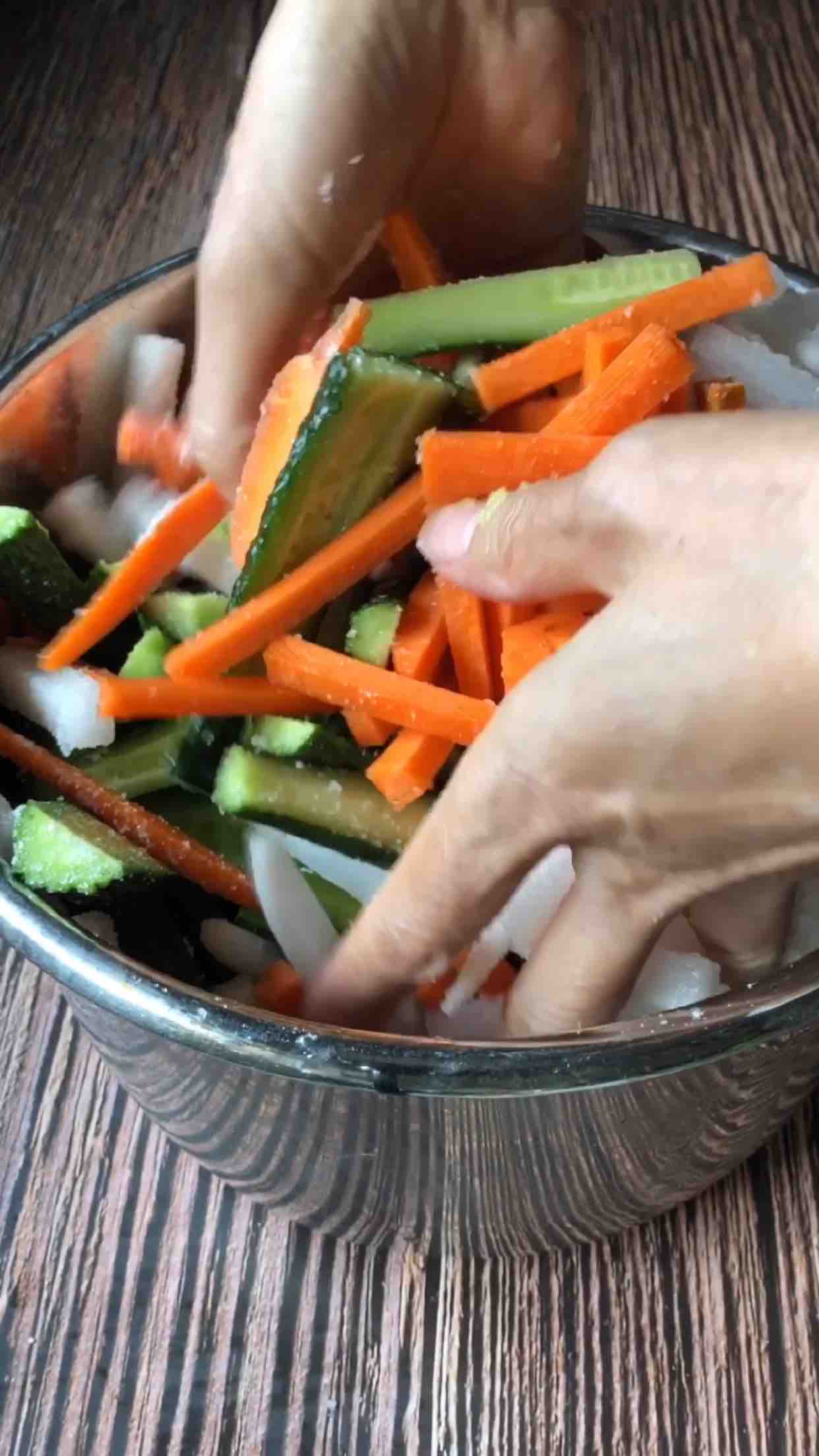 香辣黃瓜小菜的做法-香辣味腌菜譜-易網健康養生網 香辣黃瓜小菜的做法-香辣味腌菜譜