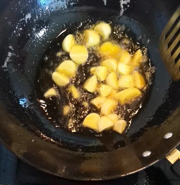 香辣干鍋排骨的做法-香辣味炒菜譜-易網健康養生網 香辣干鍋排骨的做法-香辣味炒菜譜