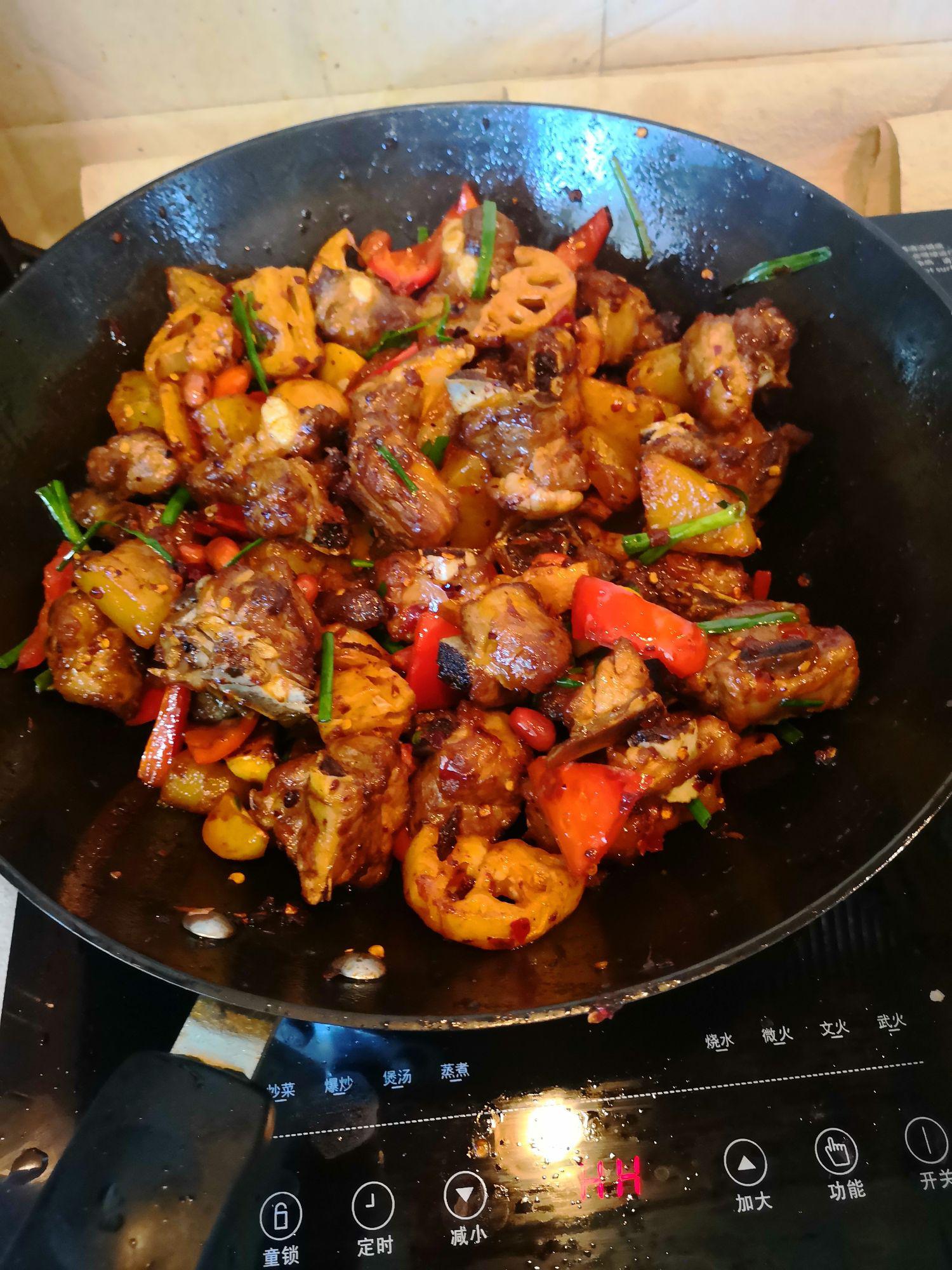 香辣干鍋排骨的做法-香辣味炒菜譜-易網健康養生網 香辣干鍋排骨的做法-香辣味炒菜譜