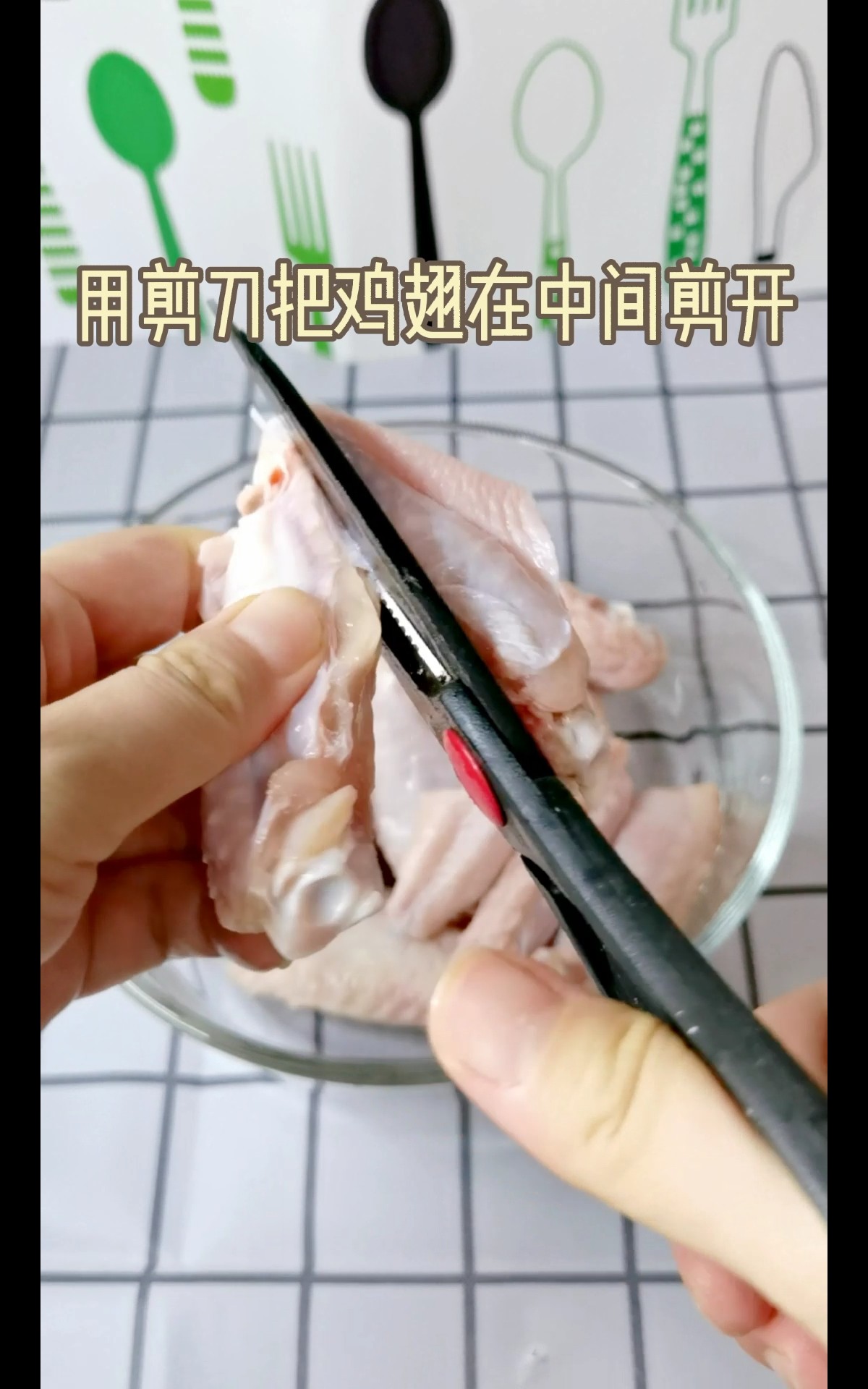 蒜香雞翅的做法-咸鮮味烤菜譜