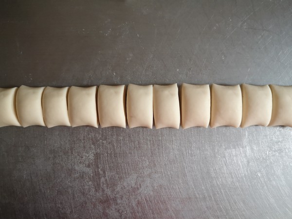 玫瑰花蒸餃,美味簡(jiǎn)單,形狀似花,上桌就搶光的做法-咸鮮味蒸菜譜-易網(wǎng)健康養(yǎng)生網(wǎng) 玫瑰花蒸餃,美味簡(jiǎn)單,形狀似花,上桌就搶光的做法-咸鮮味蒸菜譜