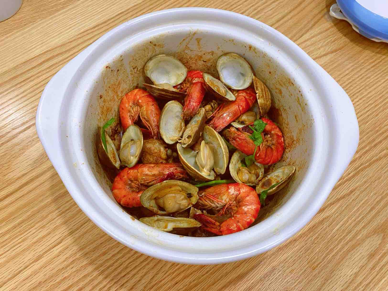 海鮮雞煲的做法-咸鮮味燜菜譜-易網健康養生網 海鮮雞煲的做法-咸鮮味燜菜譜