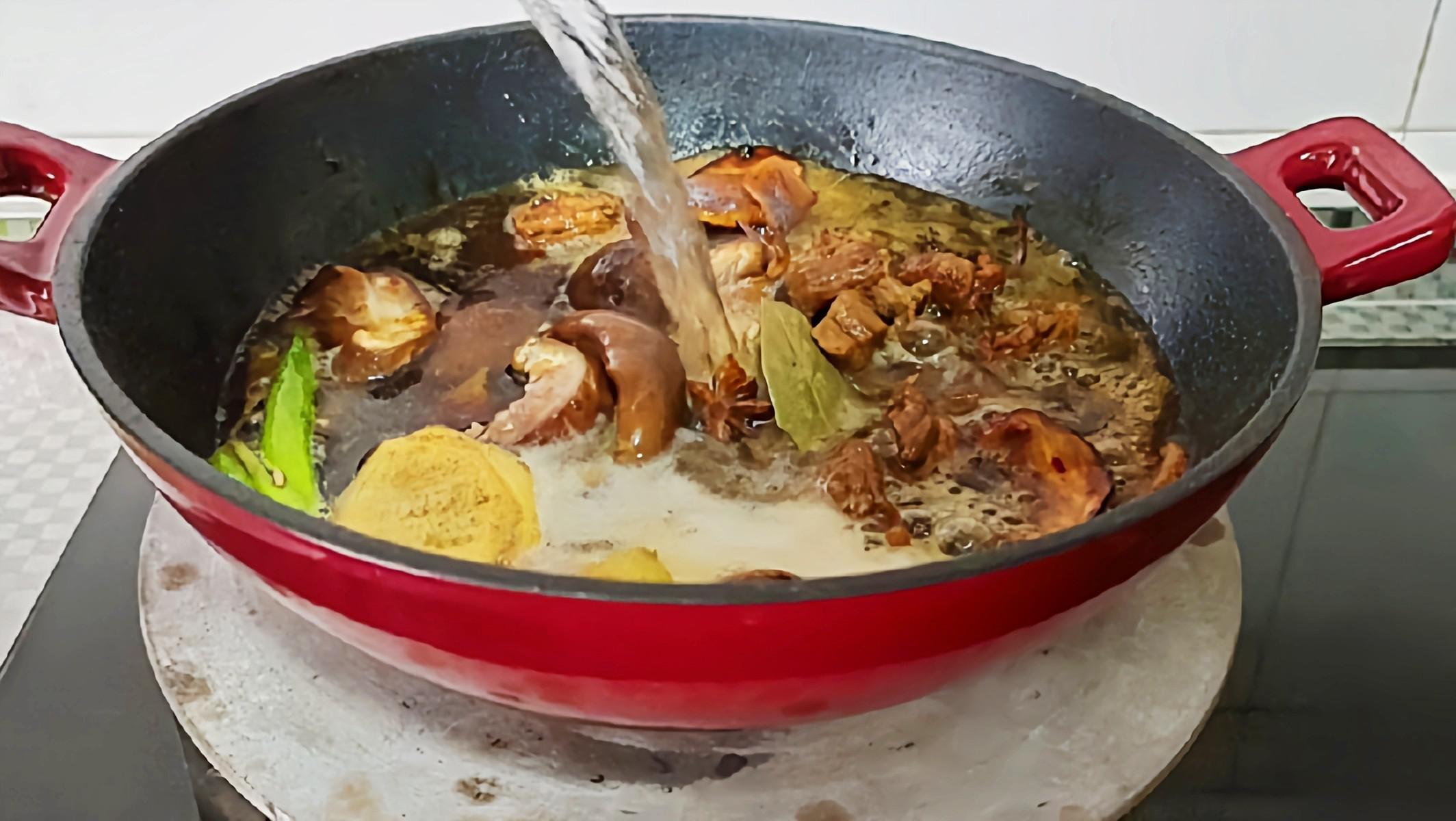 冬季牛肉這樣做,暖身暖胃又滋補…紅燜牛肉鍋的做法-咸鮮味燜菜譜-易網健康養生網 冬季牛肉這樣做,暖身暖胃又滋補…紅燜牛肉鍋的做法-咸鮮味燜菜譜