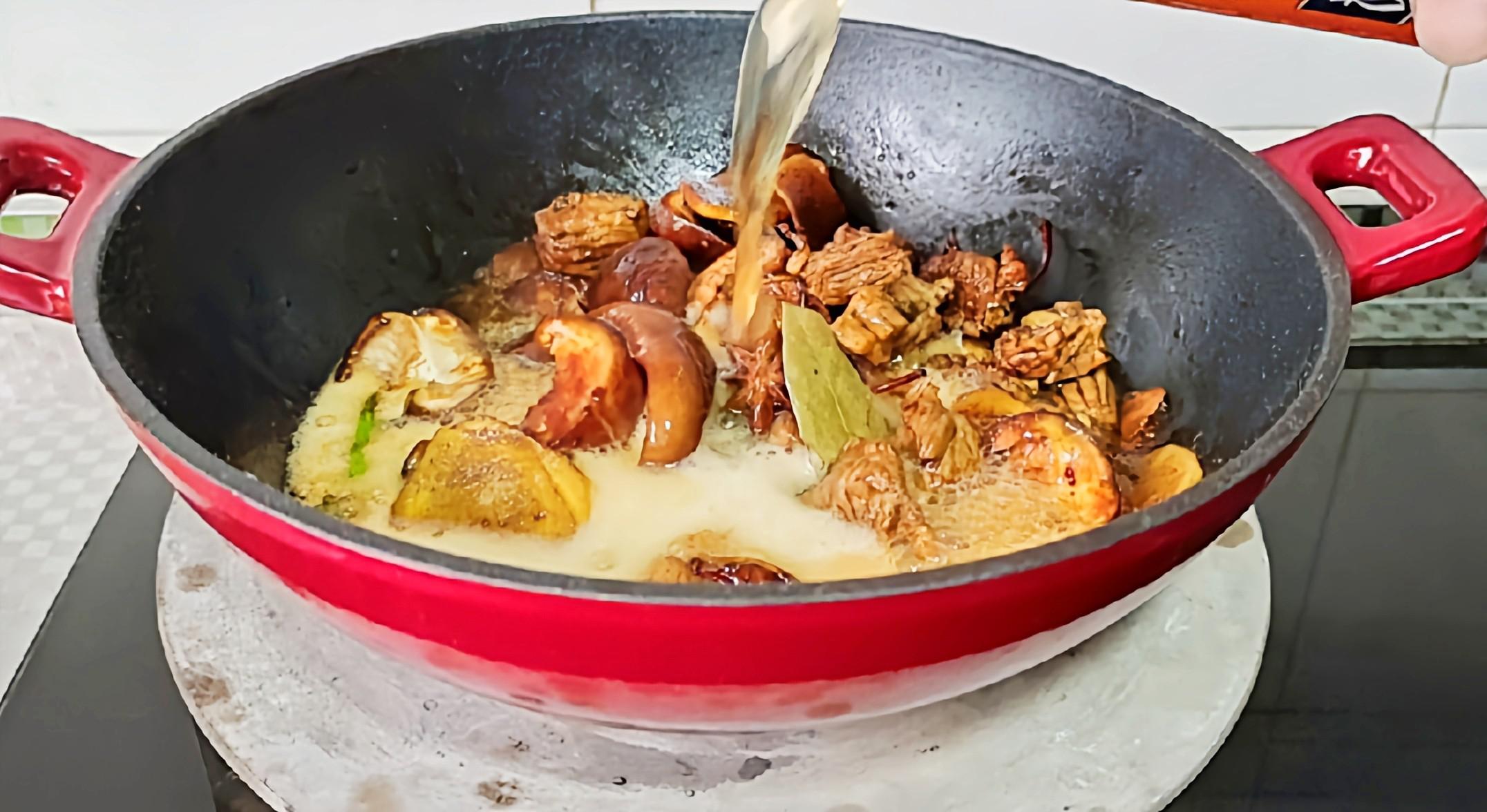 冬季牛肉這樣做,暖身暖胃又滋補…紅燜牛肉鍋的做法-咸鮮味燜菜譜-易網健康養生網 冬季牛肉這樣做,暖身暖胃又滋補…紅燜牛肉鍋的做法-咸鮮味燜菜譜