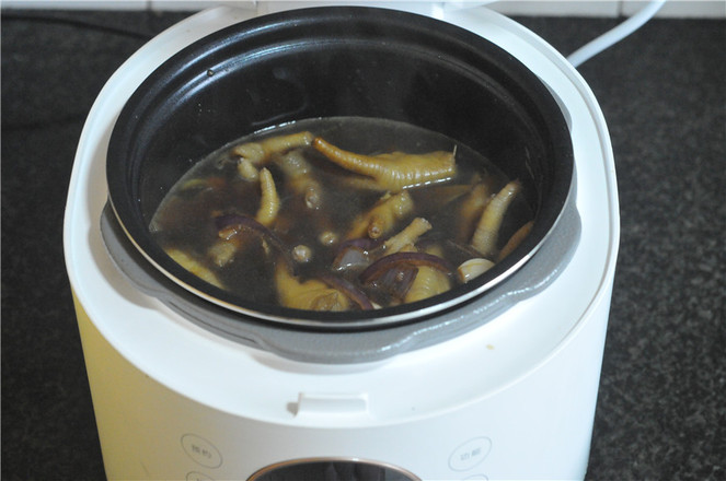 電飯鍋雞爪煲的做法-咸鮮味燒菜譜