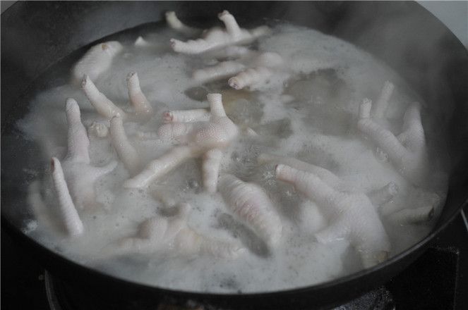 電飯鍋雞爪煲的做法-咸鮮味燒菜譜