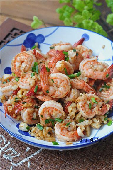 蒜香黃油蝦的做法-蒜香味炒菜譜