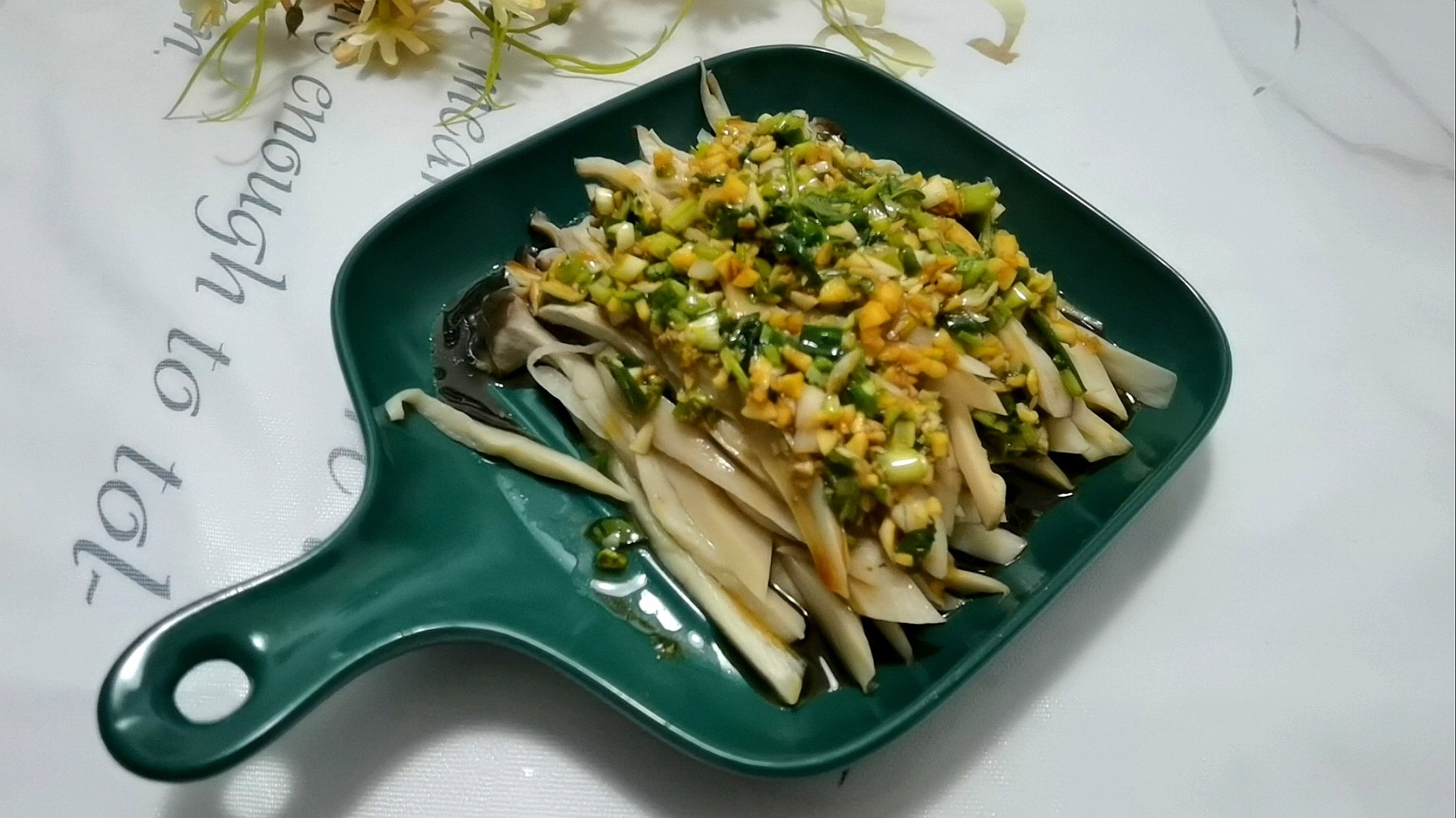 杏鮑菇不炒不燉，這樣做最好吃的做法-家常味拌菜譜