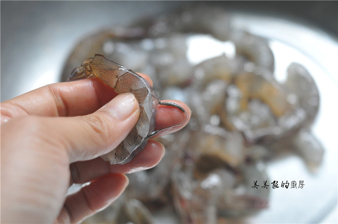 蒜香黃油蝦的做法-蒜香味炒菜譜