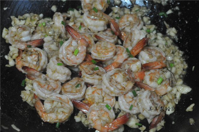 蒜香黃油蝦的做法-蒜香味炒菜譜