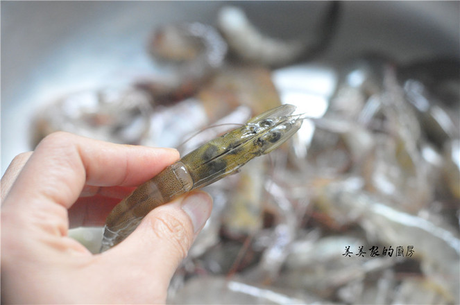 蒜香黃油蝦的做法-蒜香味炒菜譜