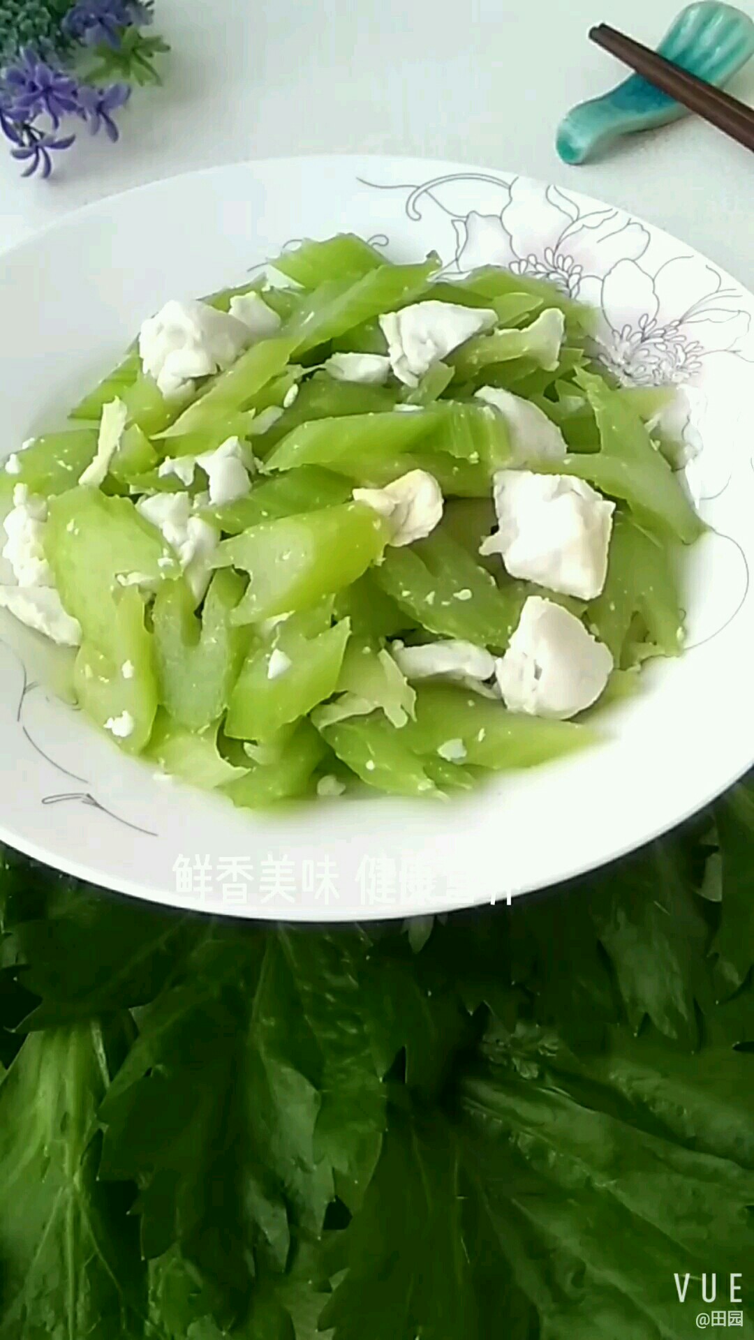 白綠相間 咸鮮美味的做法-咸鮮味炒菜譜-易網健康養生網 白綠相間 咸鮮美味的做法-咸鮮味炒菜譜