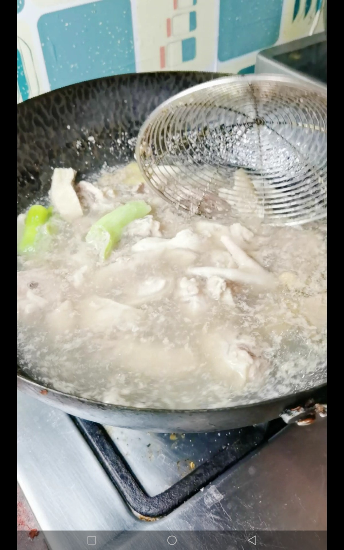 椰子雞煲的做法-咸鮮味煮菜譜-易網(wǎng)健康養(yǎng)生網(wǎng) 椰子雞煲的做法-咸鮮味煮菜譜