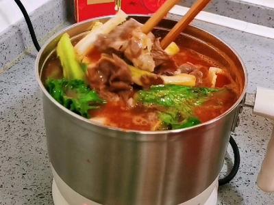 冬天最合適一個(gè)人吃的:番茄肥牛豆腐煲的做法-其它口味煮菜譜