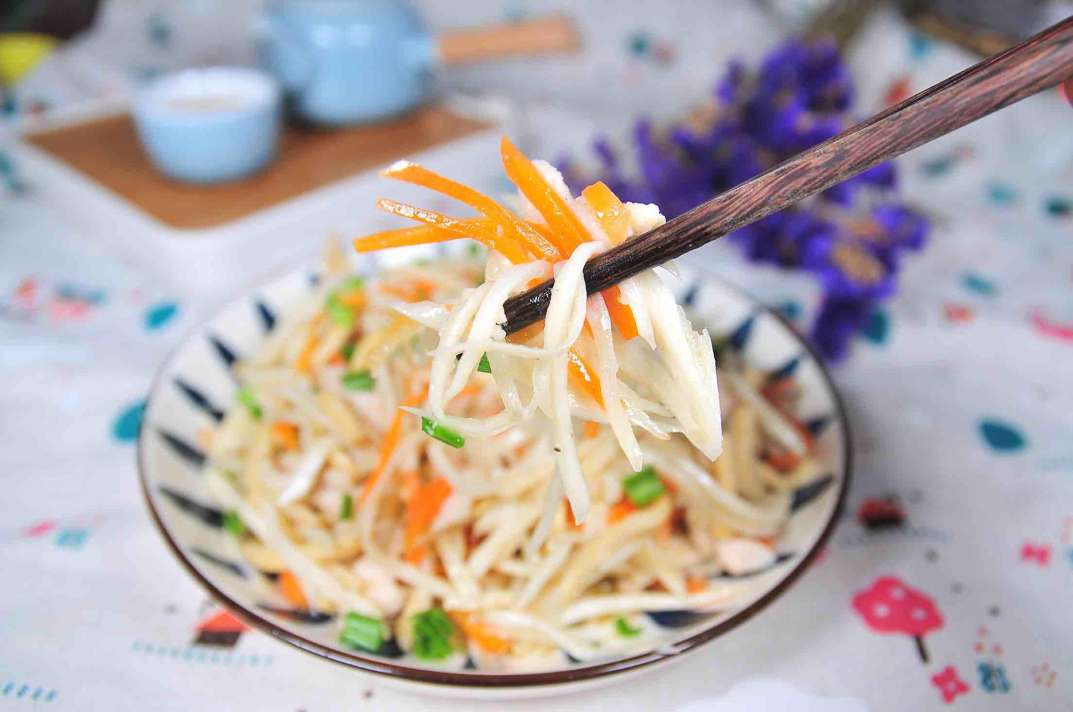 茭瓜炒雞絲的做法-家常味炒菜譜-易網健康養生網 茭瓜炒雞絲的做法-家常味炒菜譜