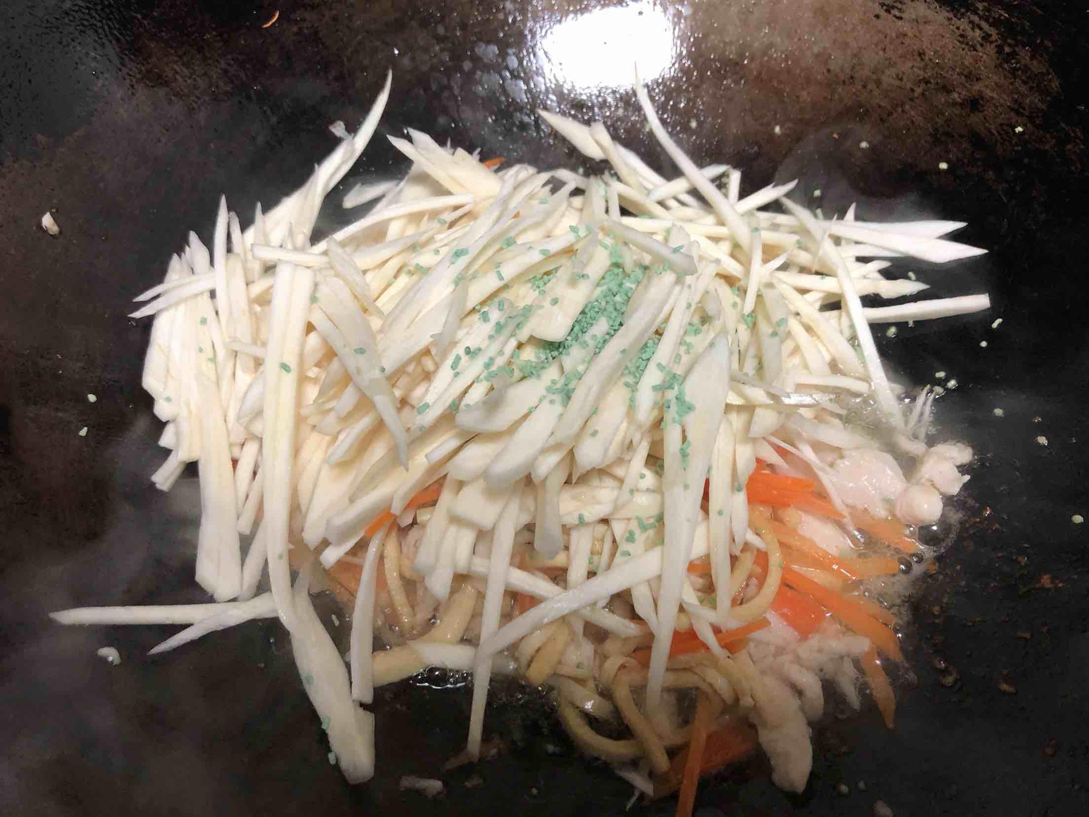 茭瓜炒雞絲的做法-家常味炒菜譜-易網健康養生網 茭瓜炒雞絲的做法-家常味炒菜譜