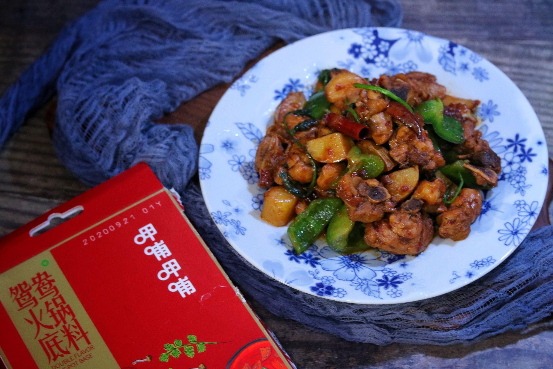 麻辣土豆雞的做法-香辣味炒菜譜-易網健康養生網 麻辣土豆雞的做法-香辣味炒菜譜