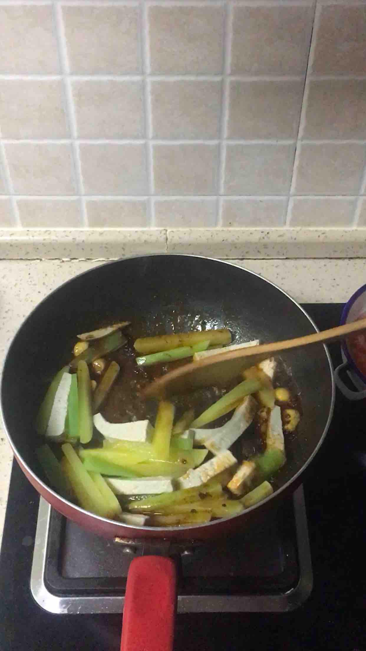 小龍蝦麻辣香鍋的做法-香辣味炒菜譜-易網健康養生網 小龍蝦麻辣香鍋的做法-香辣味炒菜譜