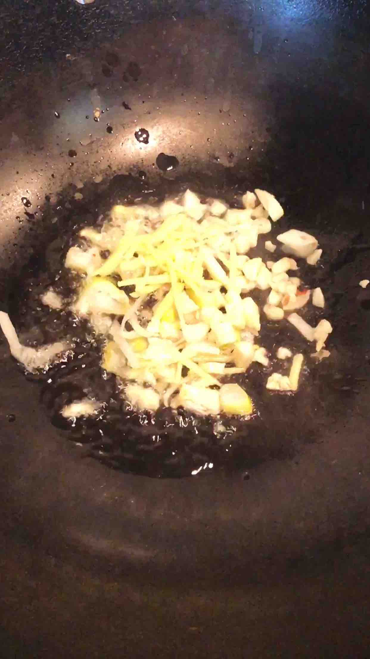 西蘭花炒木耳的做法-咸鮮味炒菜譜