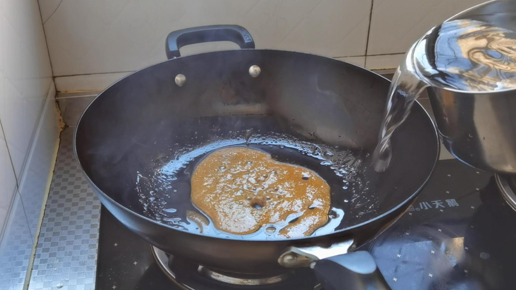 顏色紅亮，軟爛入味的醬肘子來啦的做法-家常味鹵菜譜