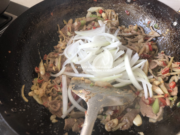 香嫩炒豬肝的做法-家常味炒菜譜-易網健康養生網 香嫩炒豬肝的做法-家常味炒菜譜