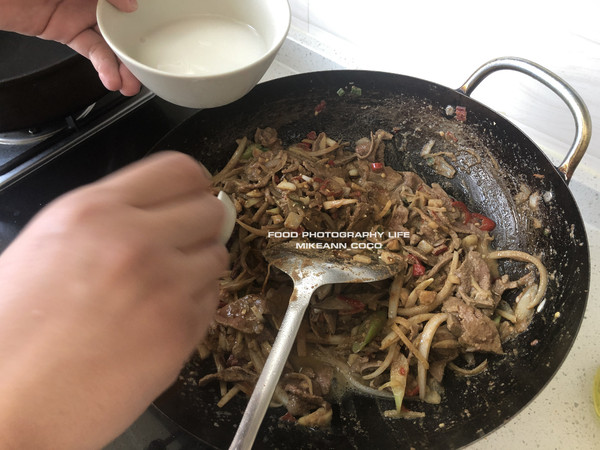 香嫩炒豬肝的做法-家常味炒菜譜-易網健康養生網 香嫩炒豬肝的做法-家常味炒菜譜