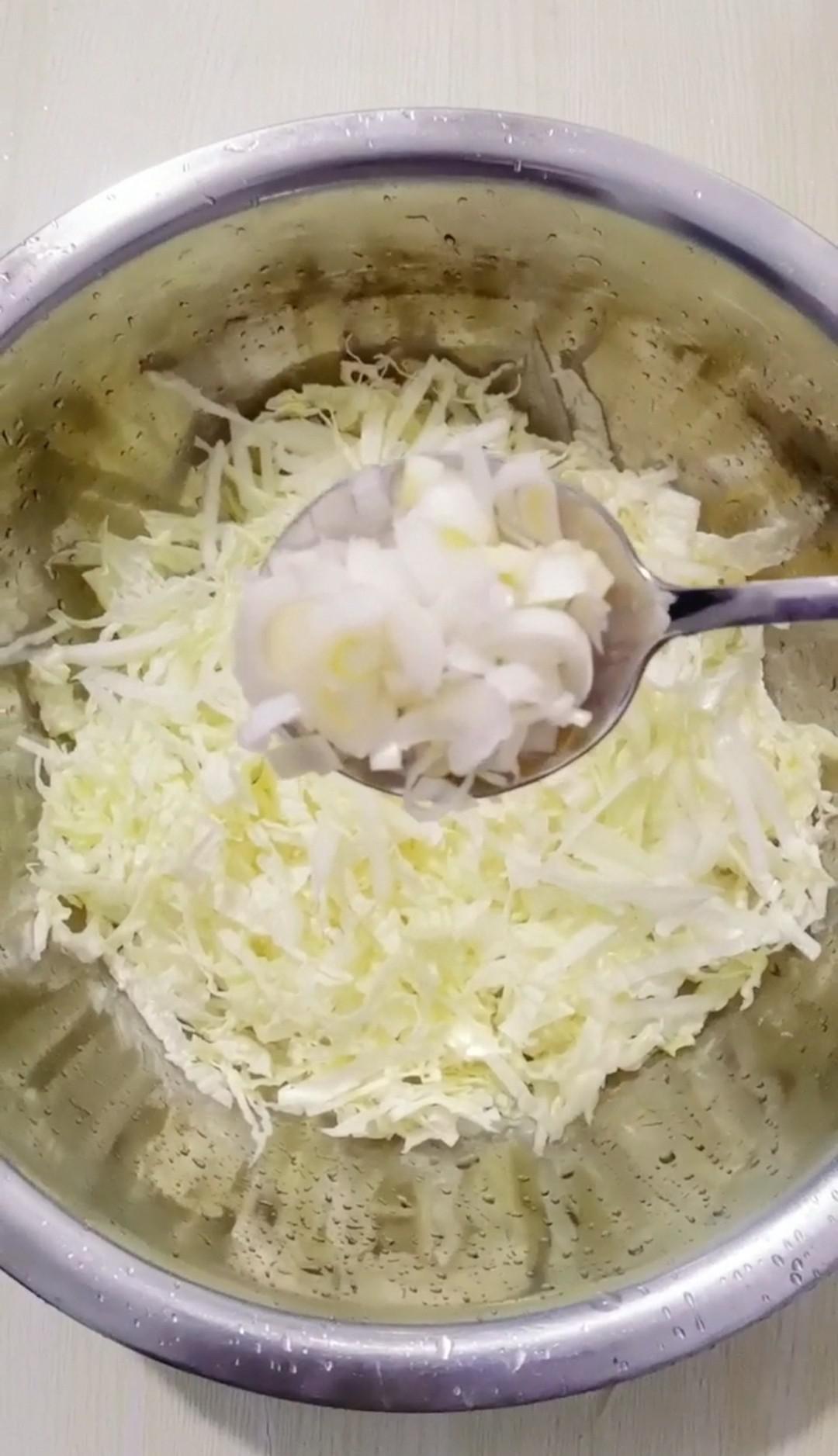 涼拌白菜絲的做法-咸鮮味拌菜譜-易網健康養生網 涼拌白菜絲的做法-咸鮮味拌菜譜