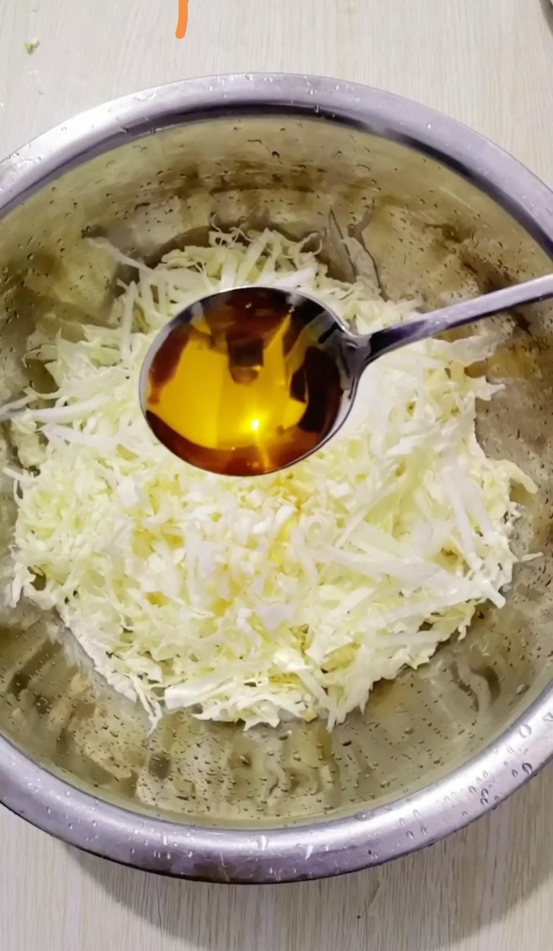 涼拌白菜絲的做法-咸鮮味拌菜譜-易網健康養生網 涼拌白菜絲的做法-咸鮮味拌菜譜