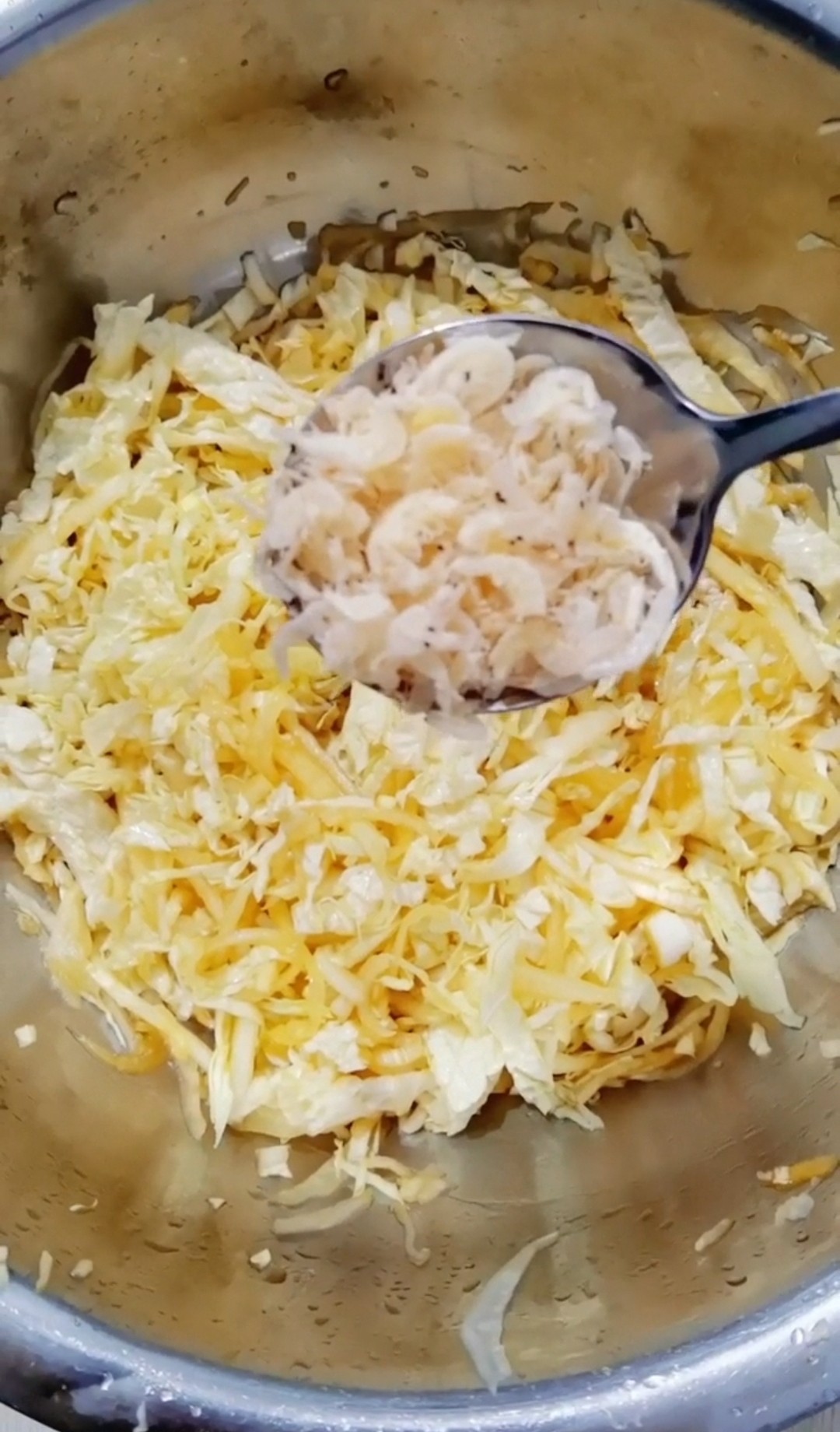 涼拌白菜絲的做法-咸鮮味拌菜譜-易網健康養生網 涼拌白菜絲的做法-咸鮮味拌菜譜