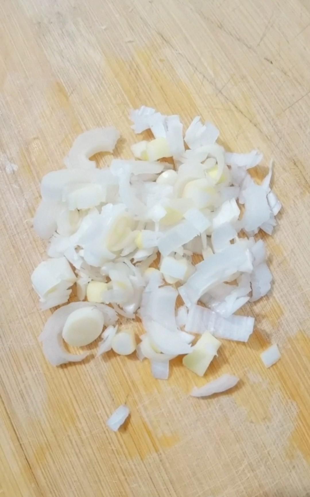 涼拌白菜絲的做法-咸鮮味拌菜譜-易網健康養生網 涼拌白菜絲的做法-咸鮮味拌菜譜