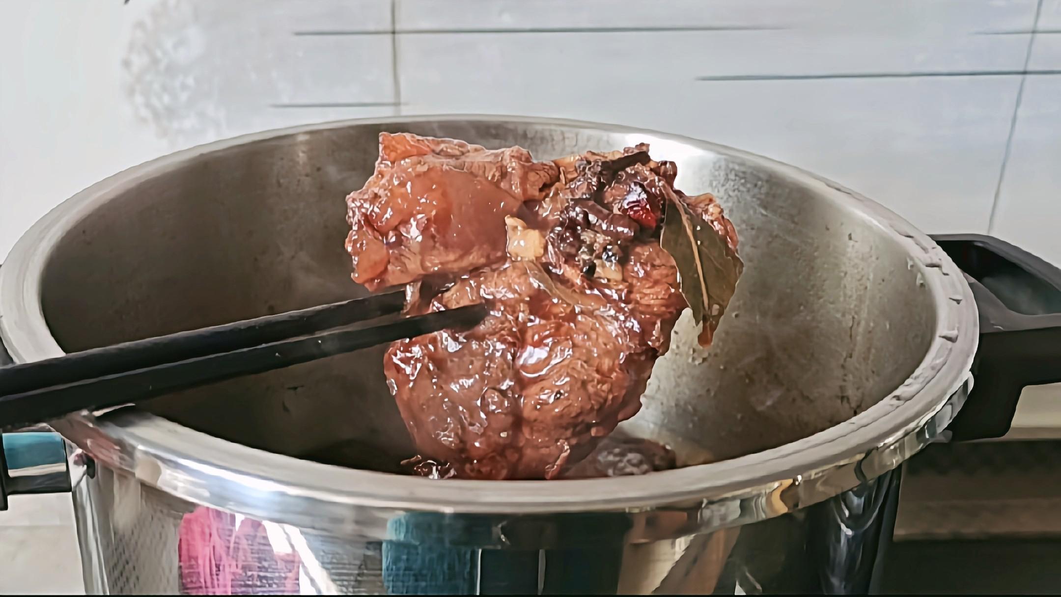 #冬至大如年#冬至進補多吃牛肉,懶人做法…鹵牛肉的做法-五香味鹵菜譜-易網健康養生網 #冬至大如年#冬至進補多吃牛肉,懶人做法…鹵牛肉的做法-五香味鹵菜譜