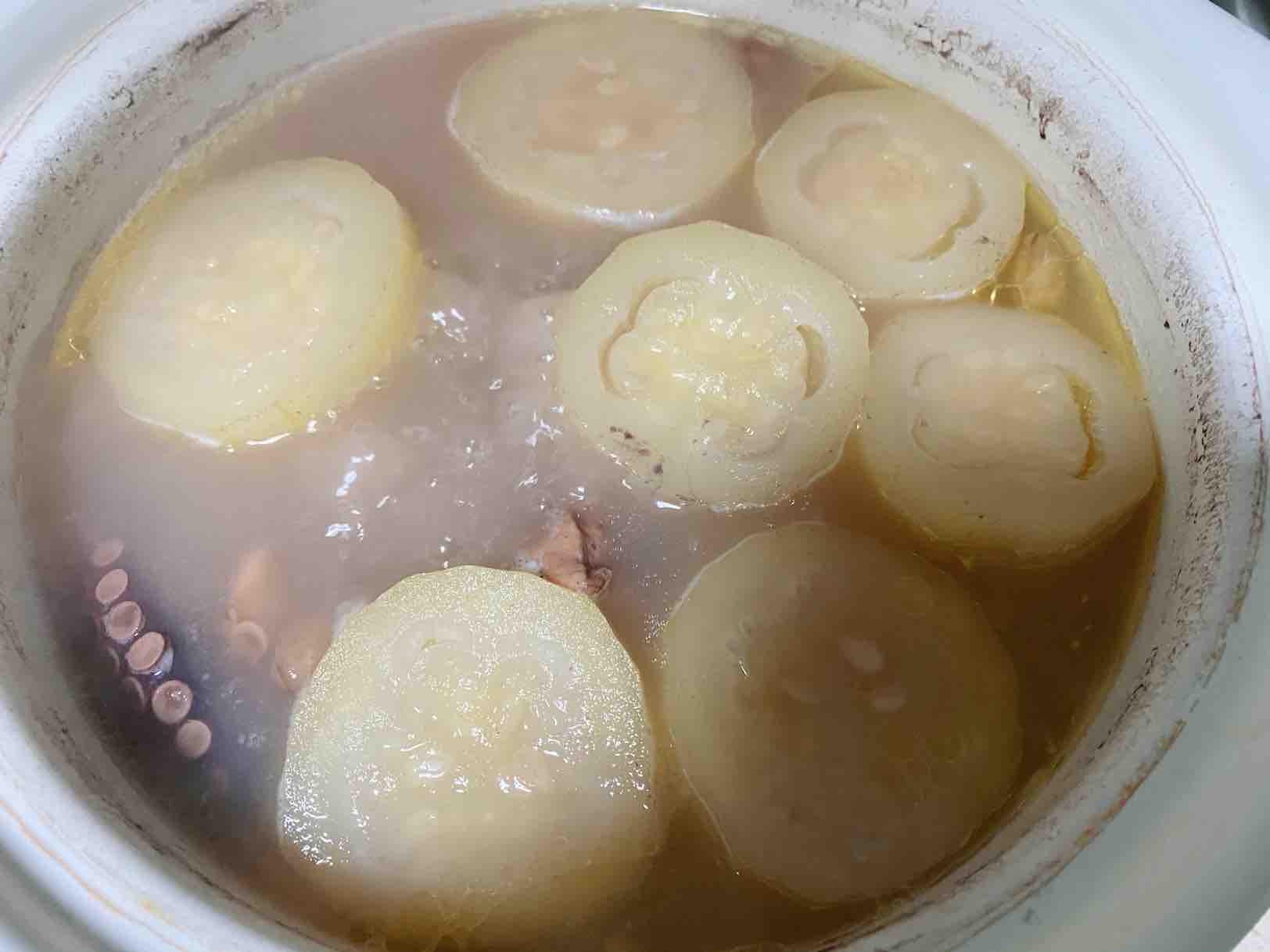 章魚龍骨煲節(jié)瓜的做法-咸鮮味煲菜譜