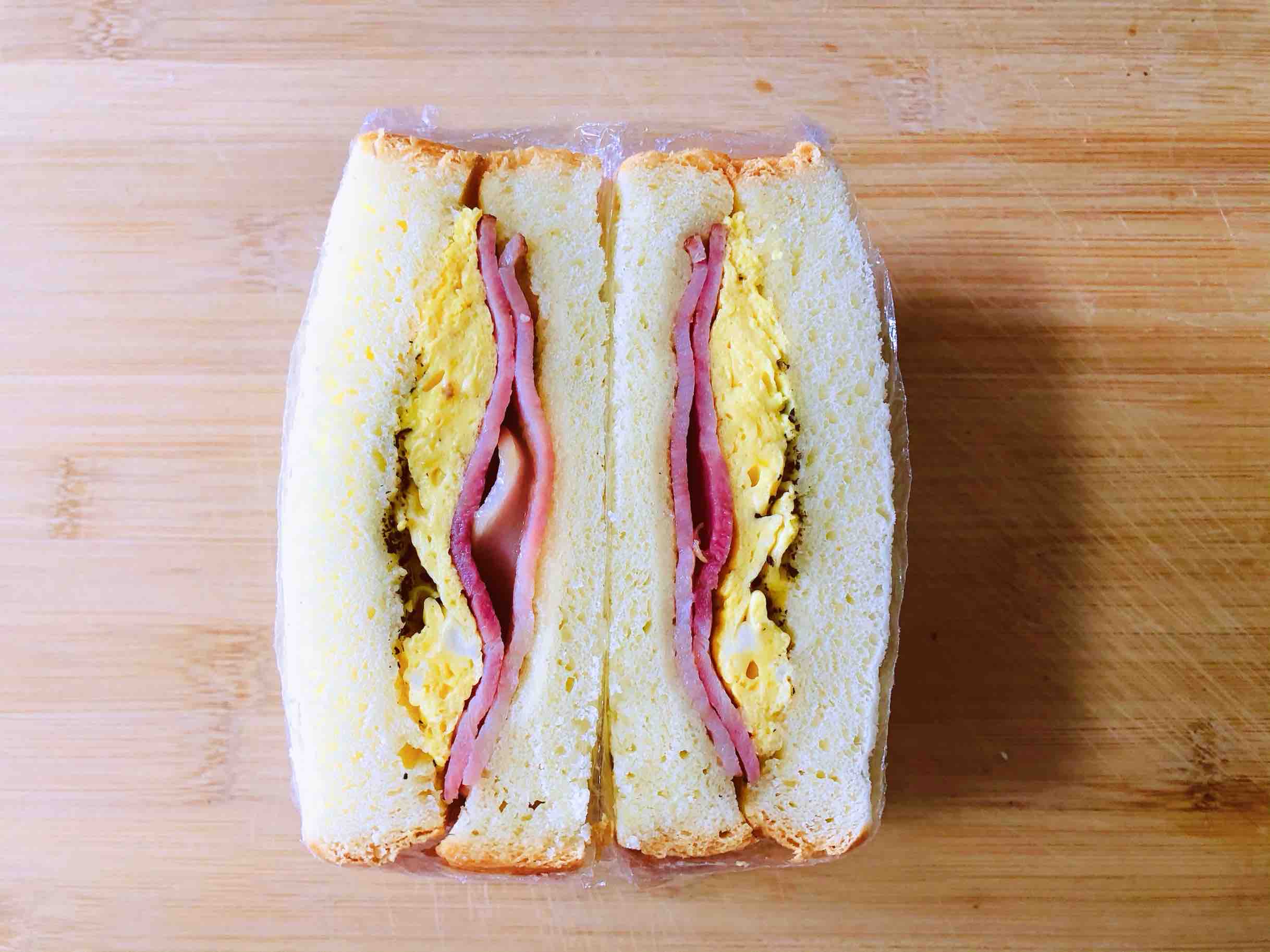 五分鐘早餐,培根煎蛋三明治的做法-咸鮮味其它工藝菜譜-易網健康養生網 五分鐘早餐,培根煎蛋三明治的做法-咸鮮味其它工藝菜譜