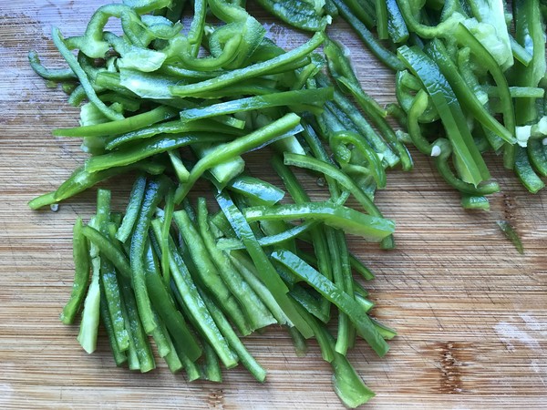 脆爽清口,營養下飯的青椒木耳炒雞蛋的做法-家常味炒菜譜-易網健康養生網 脆爽清口,營養下飯的青椒木耳炒雞蛋的做法-家常味炒菜譜