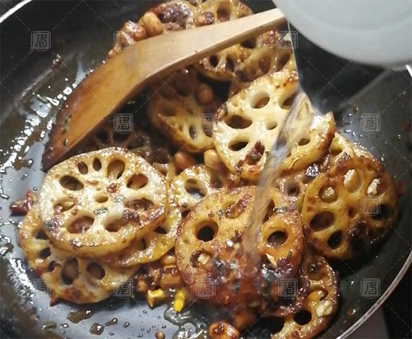 呷哺呷哺版干鍋麻辣藕片的做法-麻辣味干鍋菜譜-易網健康養生網 呷哺呷哺版干鍋麻辣藕片的做法-麻辣味干鍋菜譜