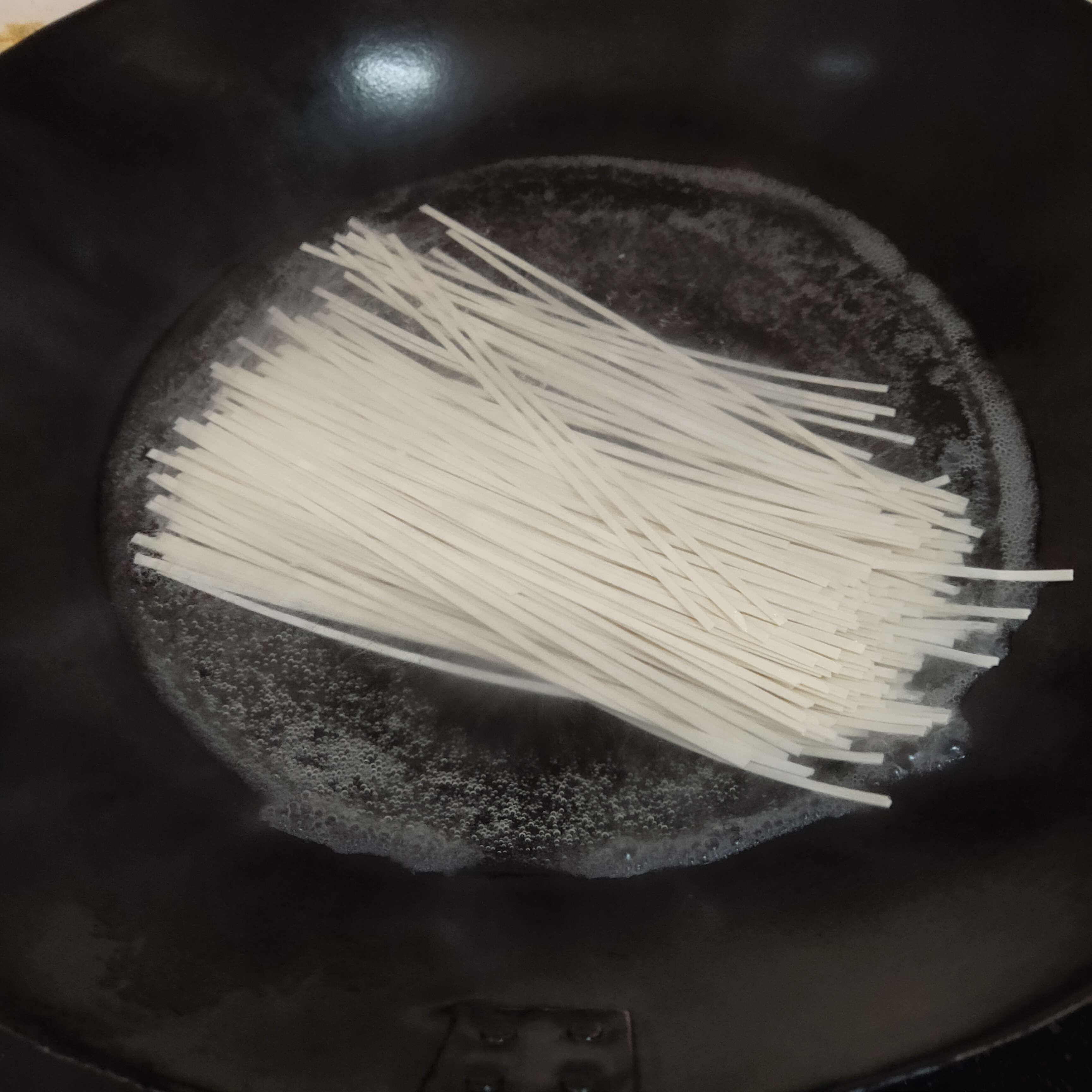 麻油雞汁面的做法-家常味煮菜譜