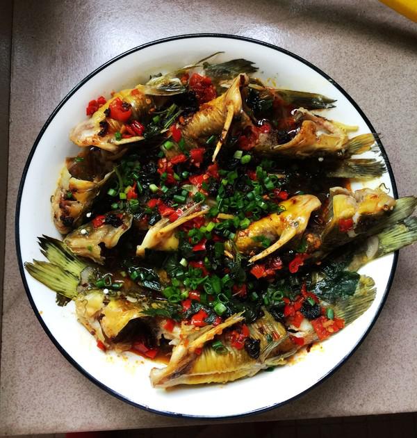 老干媽蒸黃骨魚的做法-香辣味蒸菜譜