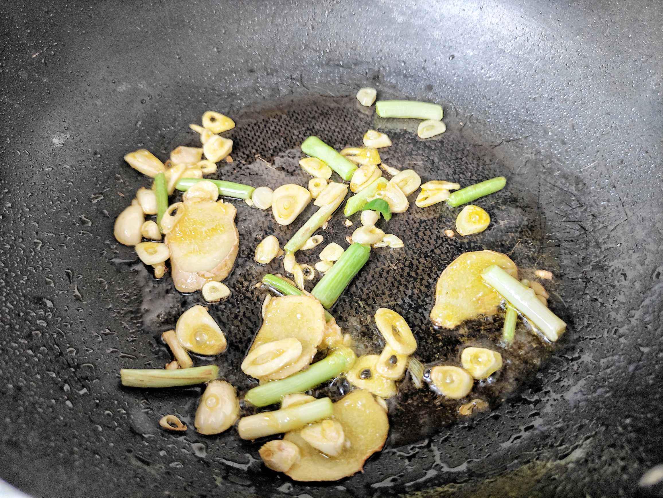 超好吃家常菜,香辣蝦美食菜譜的做法-香辣味炒菜譜-易網健康養生網 超好吃家常菜,香辣蝦美食菜譜的做法-香辣味炒菜譜