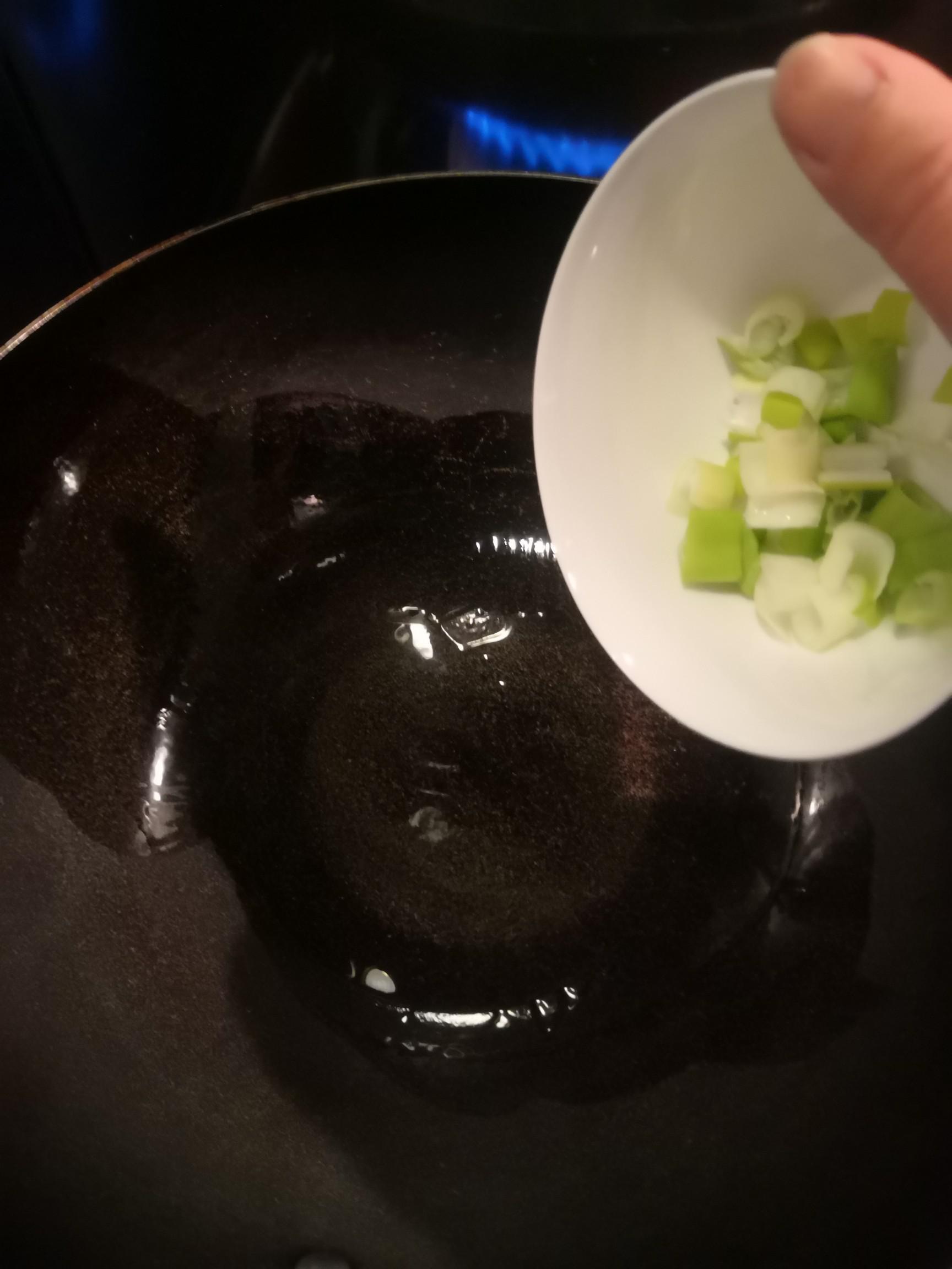 好吃的咖喱雞丁醬的做法-咖喱味煮菜譜