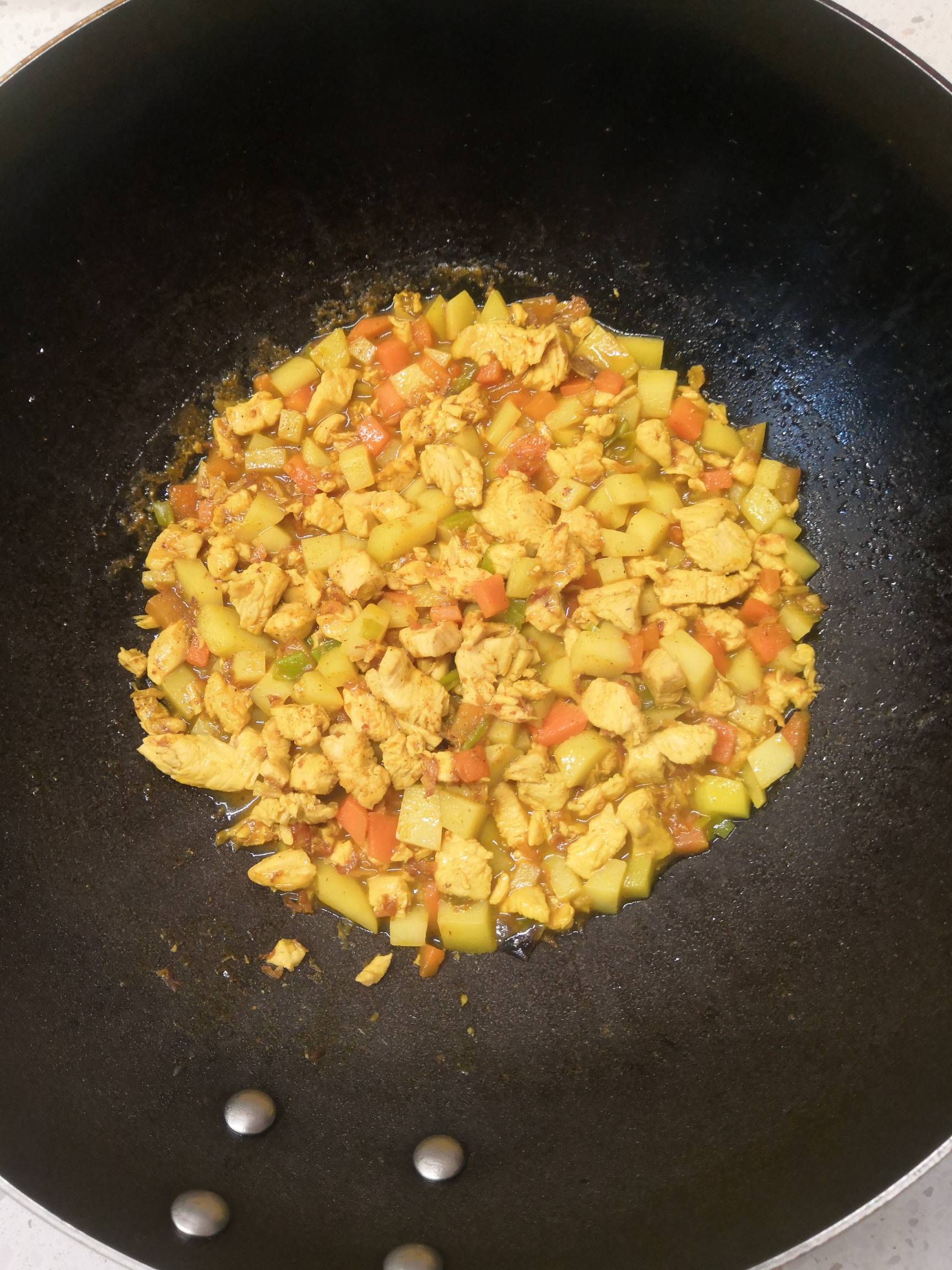 好吃的咖喱雞丁醬的做法-咖喱味煮菜譜