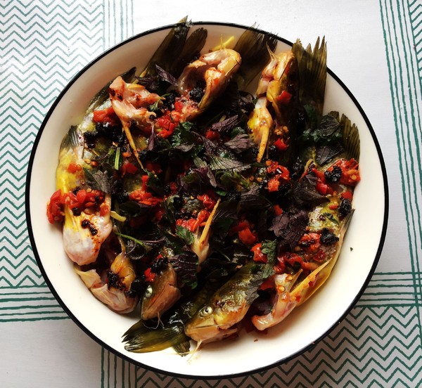 老干媽蒸黃骨魚的做法-香辣味蒸菜譜