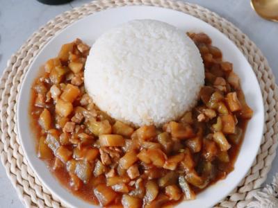 茄子肉丁蓋澆飯的做法-家常味炒菜譜