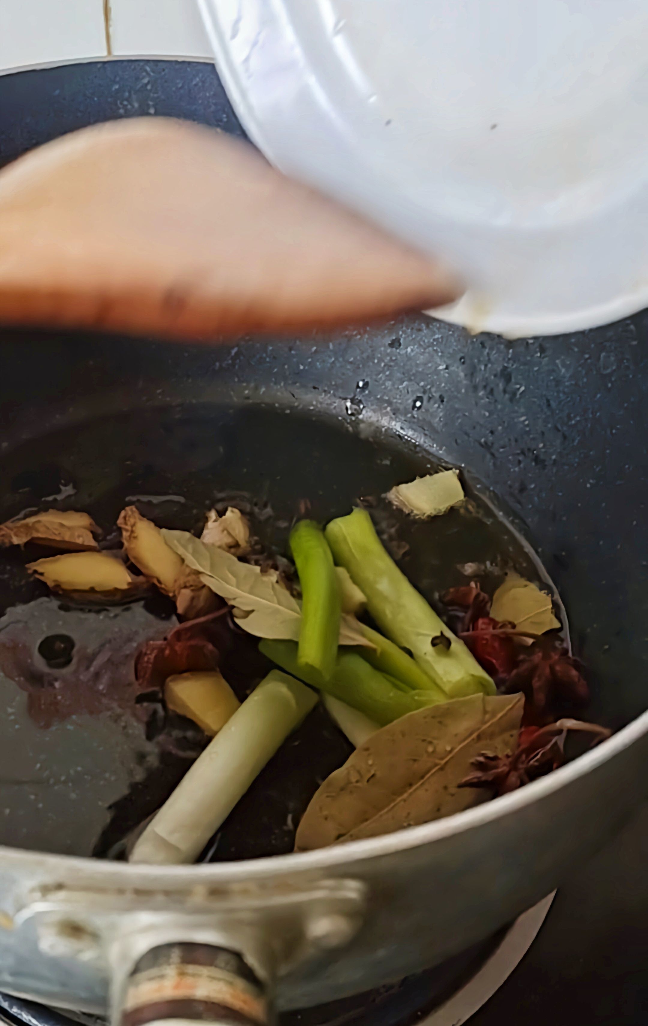 最家常的冬季暖鍋,百吃不厭~白菜粉條牛肉鍋的做法-咸鮮味煮菜譜-易網健康養生網 最家常的冬季暖鍋,百吃不厭~白菜粉條牛肉鍋的做法-咸鮮味煮菜譜