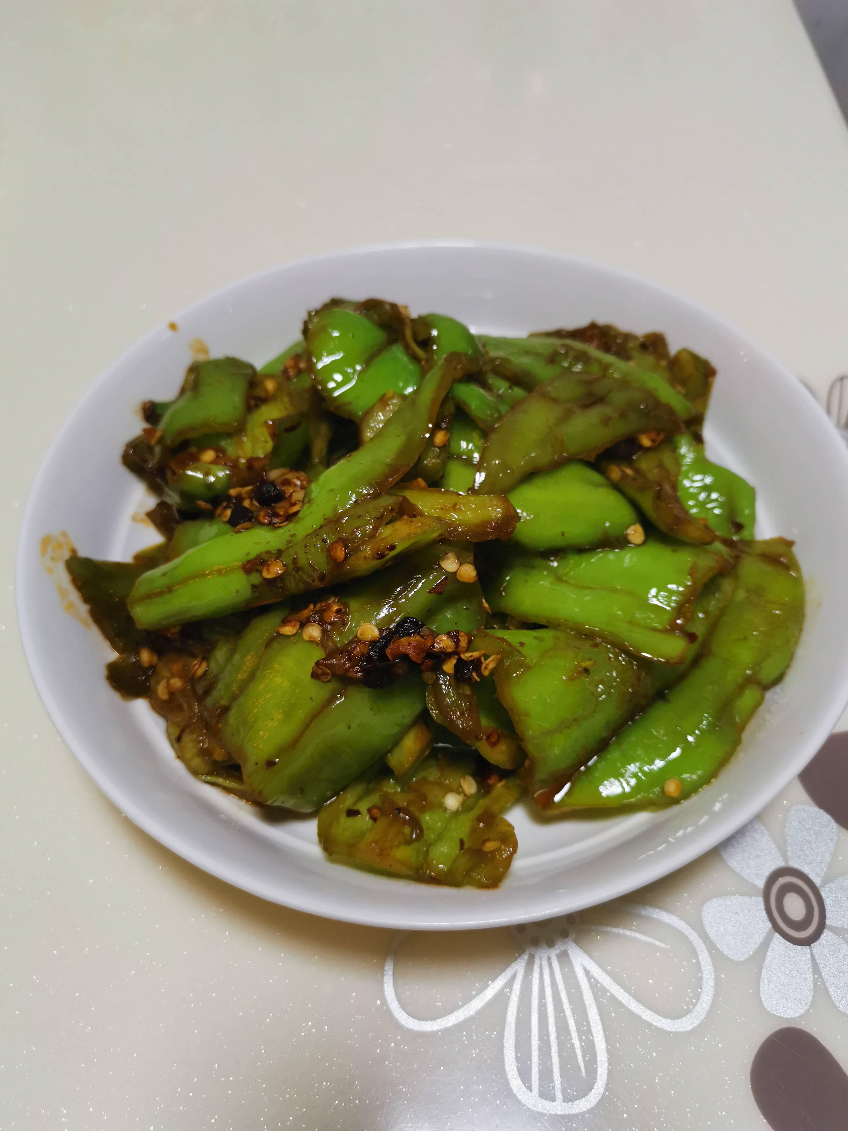 爆青椒的做法-家常味炒菜譜