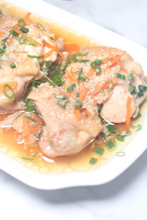 無油金針菇蒸雞腿，鮮嫩多汁巨好吃的做法-家常味蒸菜譜